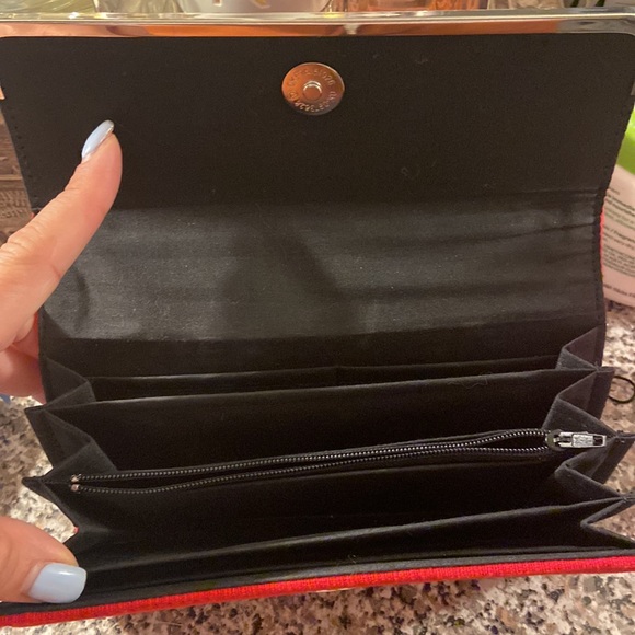 Red wallet ! Used once ! In new like condition - Picture 3 of 3